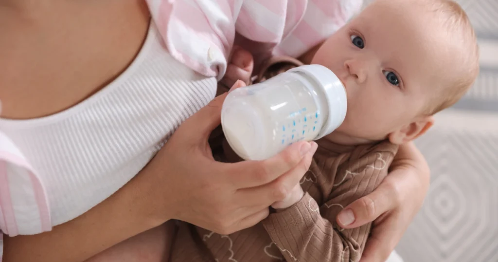 ¿Los bebés alimentados con fórmula duermen más?